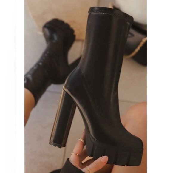 !! NEW !! Platform Block Heel Lug Sole Boots - Picture 2 of 4